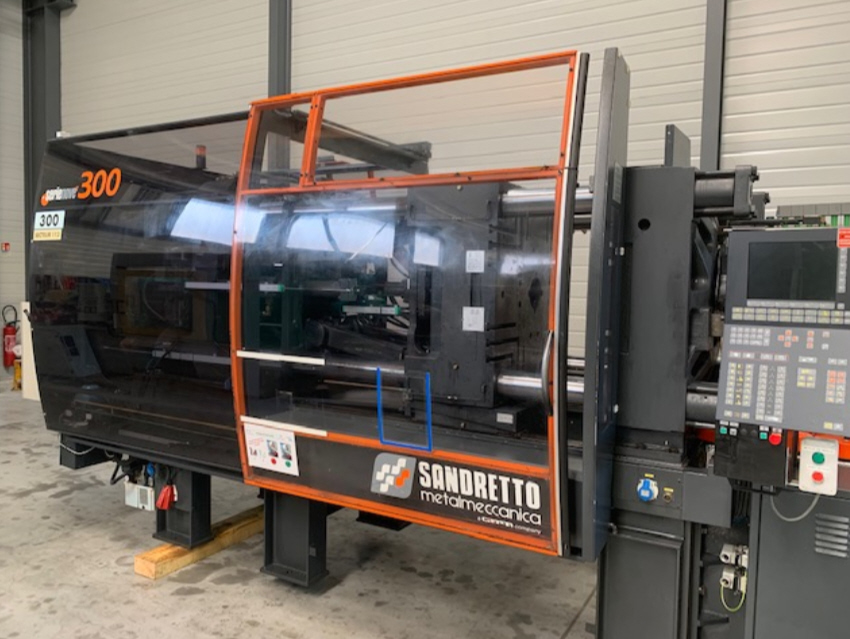 Presse à injecter SANDRETTO 300T NOVE T SEF 2000