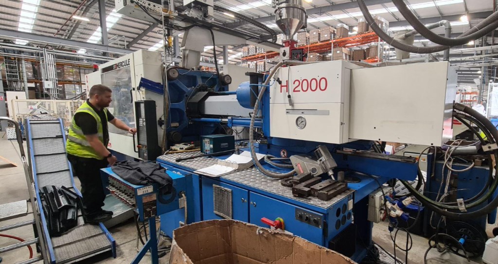 Presse à injecter BILLION H2000/320