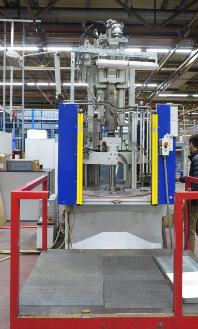 Presse à injecter BATTENFELD VERTICAL BA 1100/400