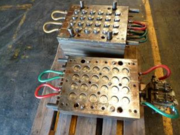 MOULE DE BOUCHONS POUR BOUTEILLES DE LAIT