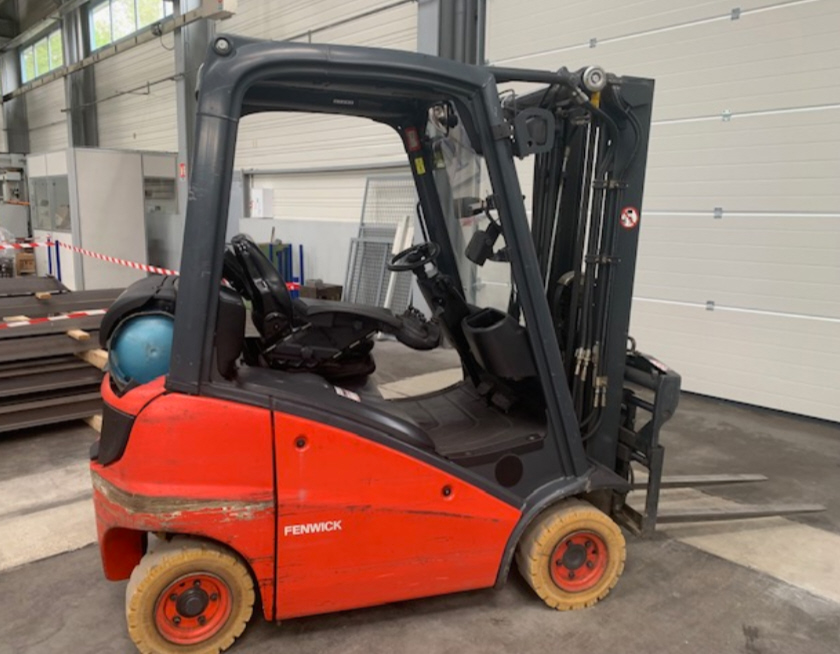 CHARIOT ELEVATEUR A GAZ FENWICK LINDE H 16 T – 01- 1.6T