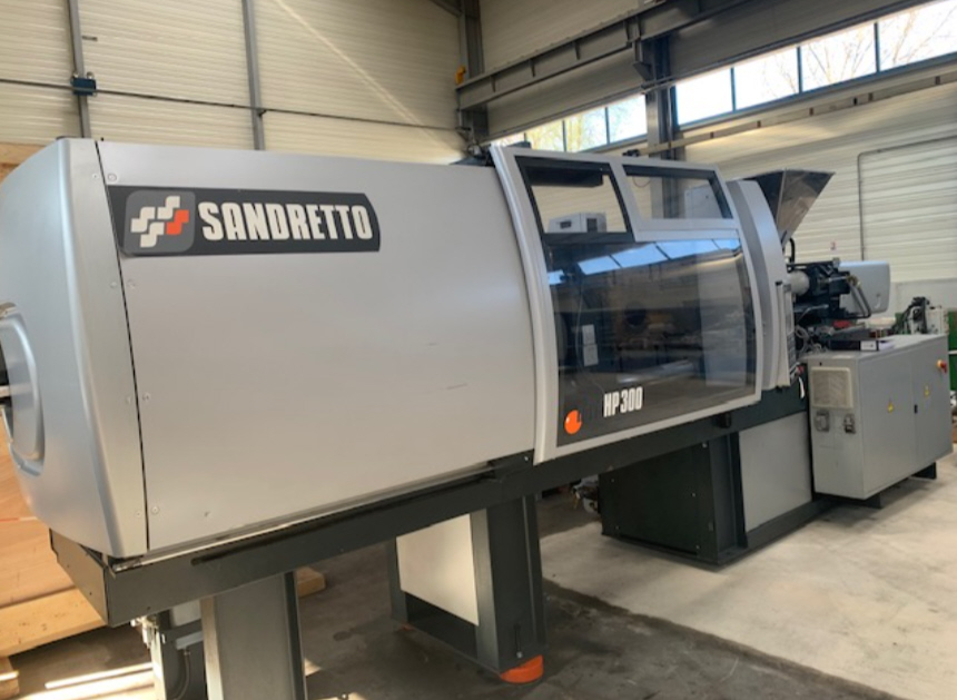 PRESSE A INJECTER SANDRETTO 300T 1300 HP NOVE S
