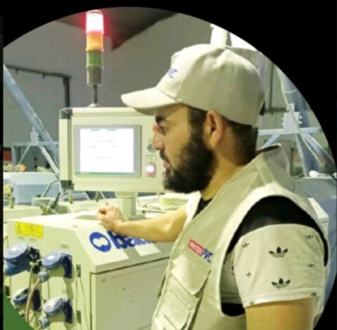 Technicien régleur machine d'extrusion plastique