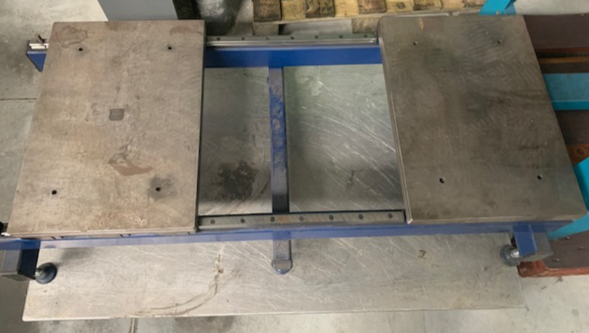 TABLE POUR OUVERTURE DE MOULE