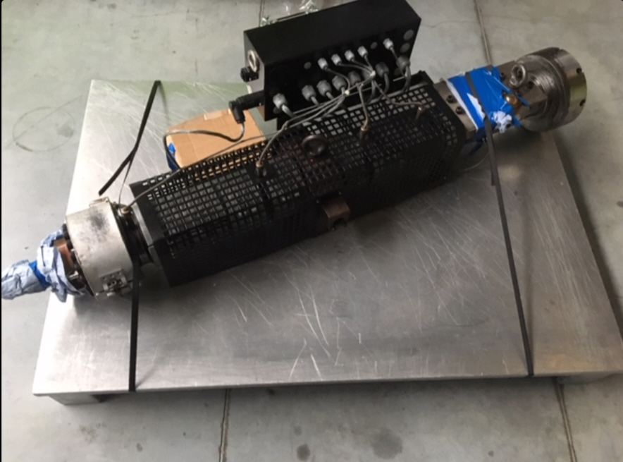 VIS / FOURREAU POUR PRESSE DEMAG – D 40 mm